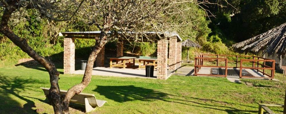 Lake Pleasant Holiday Resort outdoor gazebo